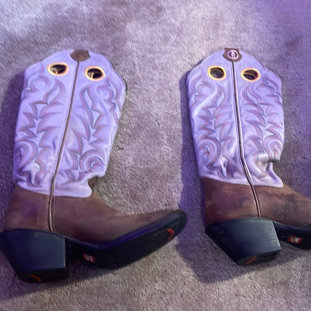 Light purple/ violet boots. The brand is tony lama and they are way to small.